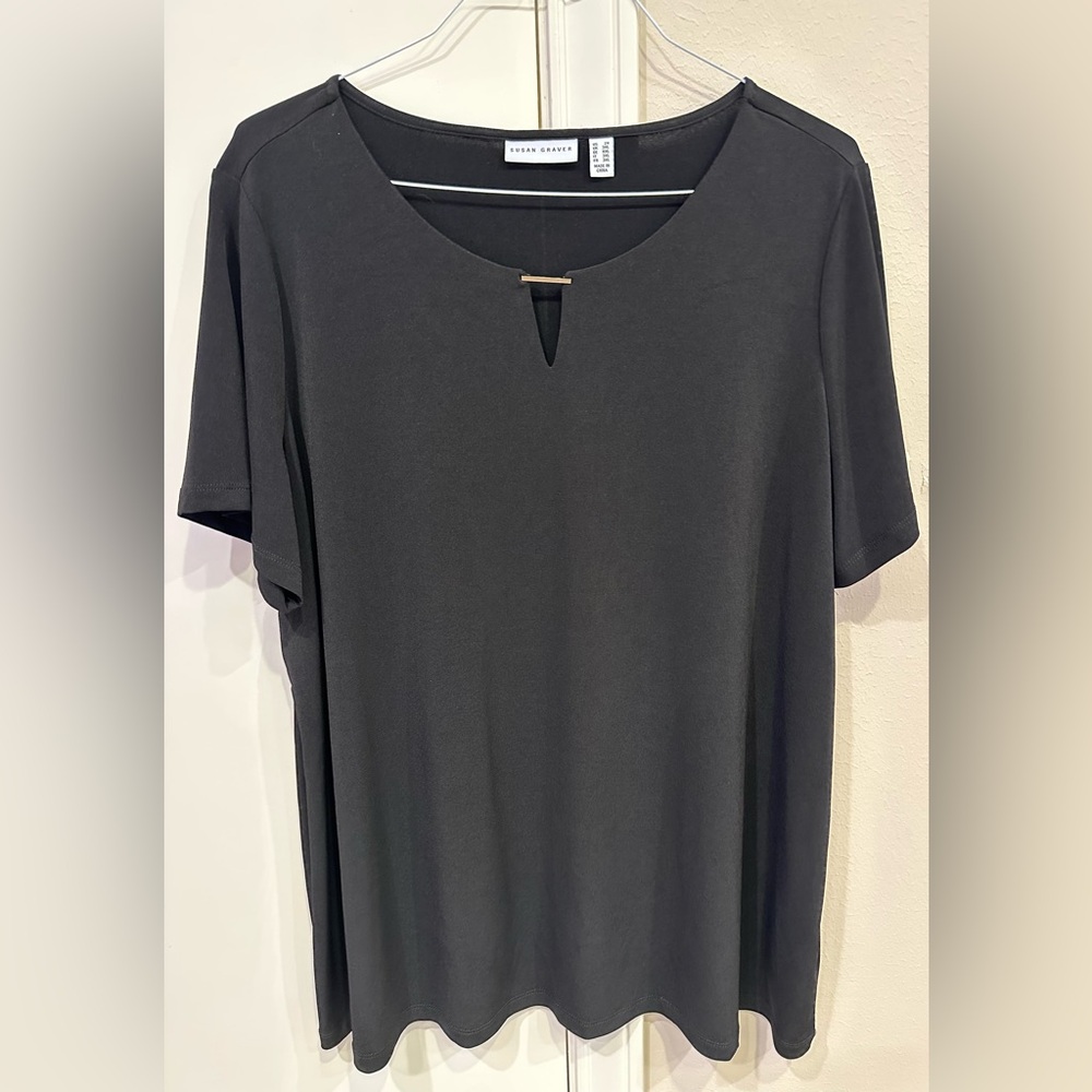 2X Susan Graver Liquid Knit Black Short Sleeve Top with Gold Metal Detail